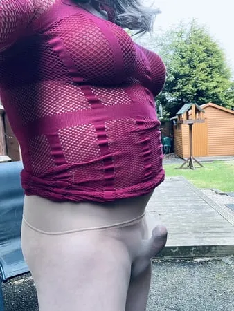 amateur crossdresser kelly cd in pink fishnet dress         