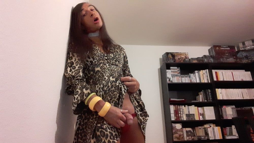 Sissy Tygra in leopard dress on 2019 octobre. #38