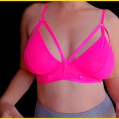 Wife stuns in hot pink bra