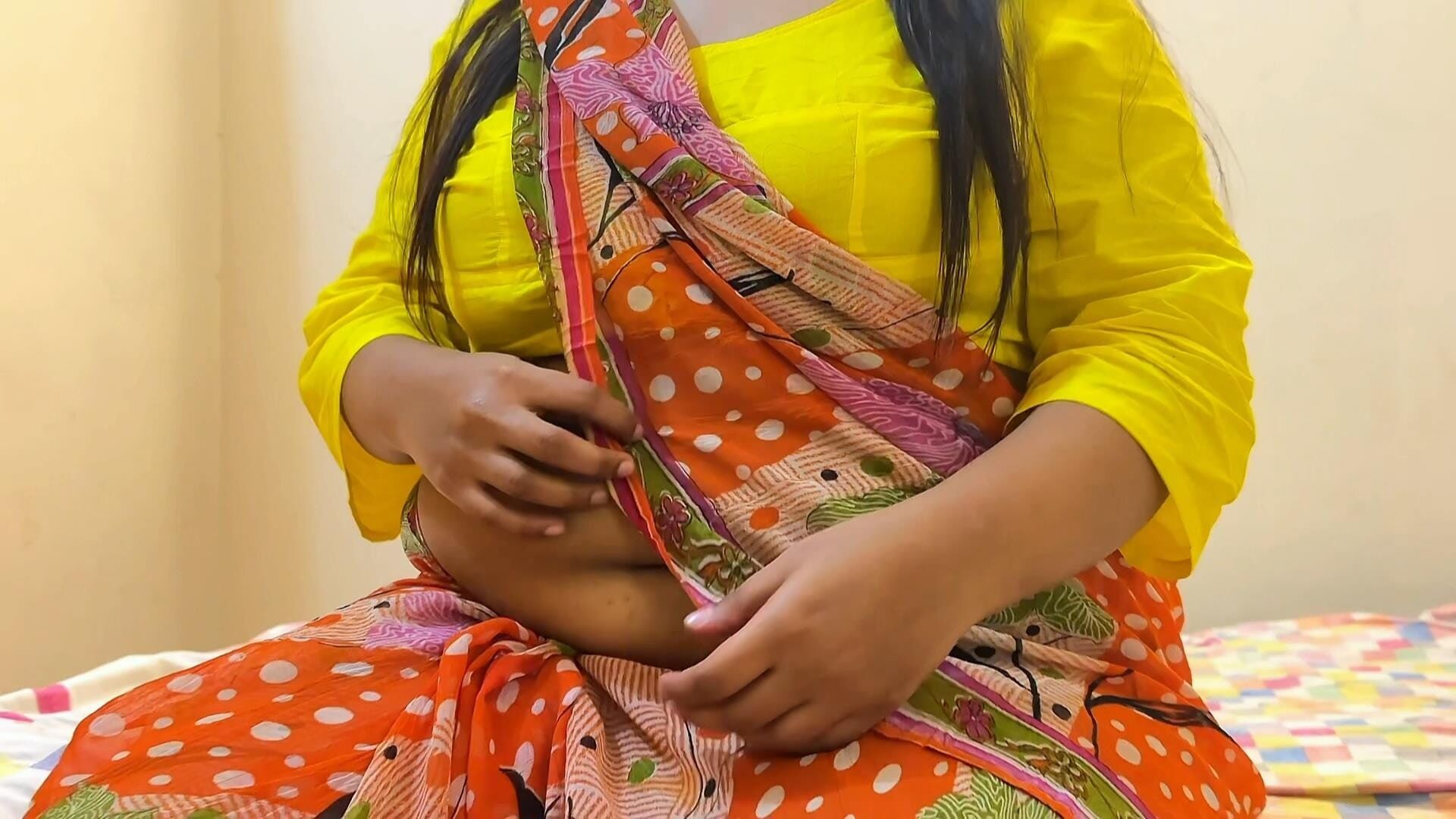 Tamil Hot Bhabhi Wearing Yellow Blouse & orange Saree - BBW