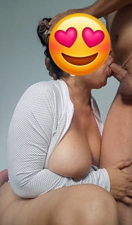 Atlet gırtlağına kadar sakso çekiyor