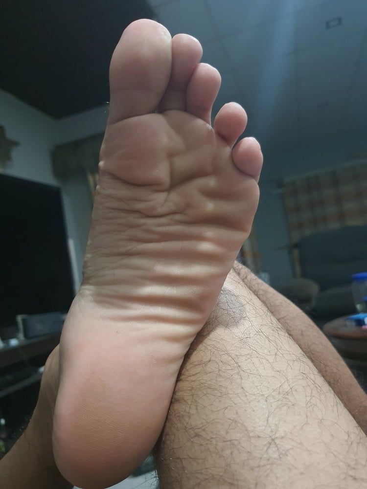 Straight Asian twink feet