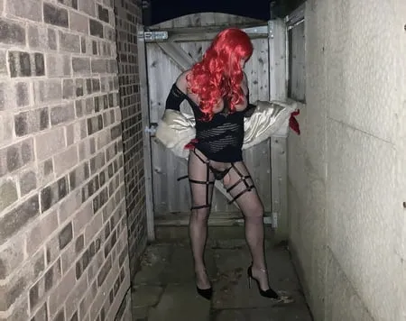 suziexx alleyway hooker dress up         