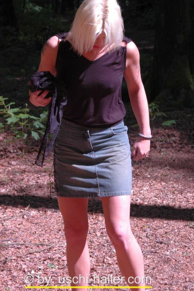 Outdoor photo shooting with blonde MILF Michelle