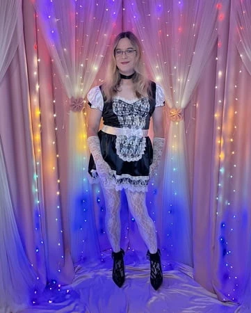 joanie maid in lace         