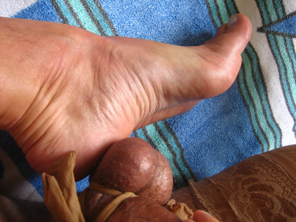 Random Male Feet Pics Barefoot and in Nylons #58