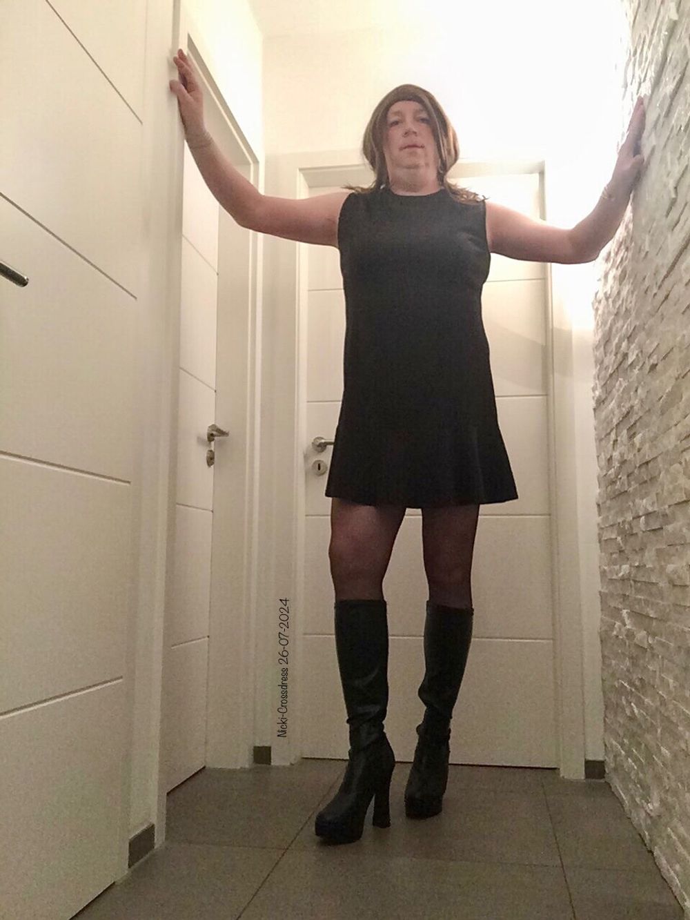 Nicki-Crossdress sexy black Dress, Stockings &amp; Boots