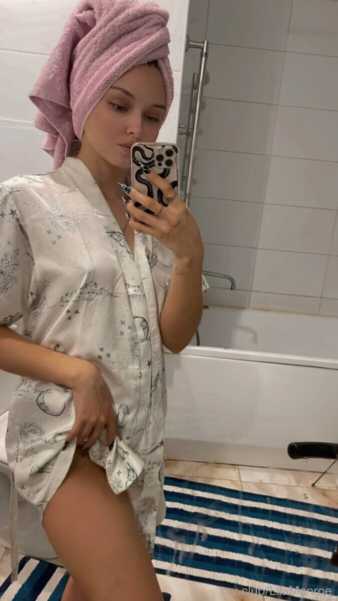 Lila Monroe Free Photos #3