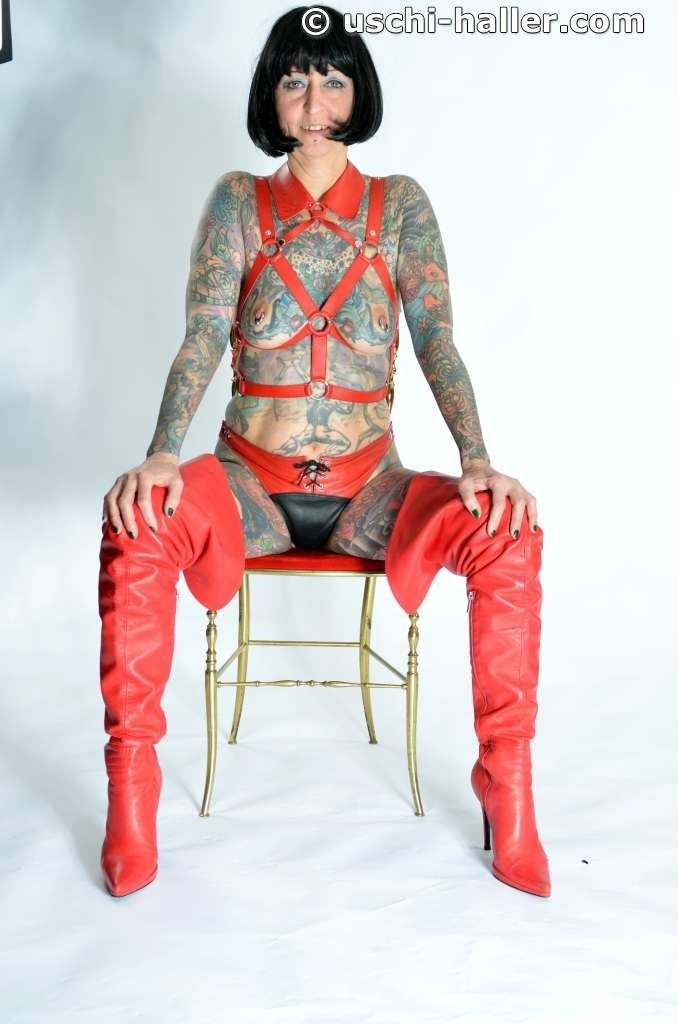 Photo shoot with full body tattooed MILF Cleo #32
