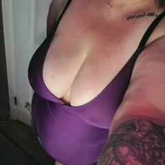 Sexy BBW in lingerie 