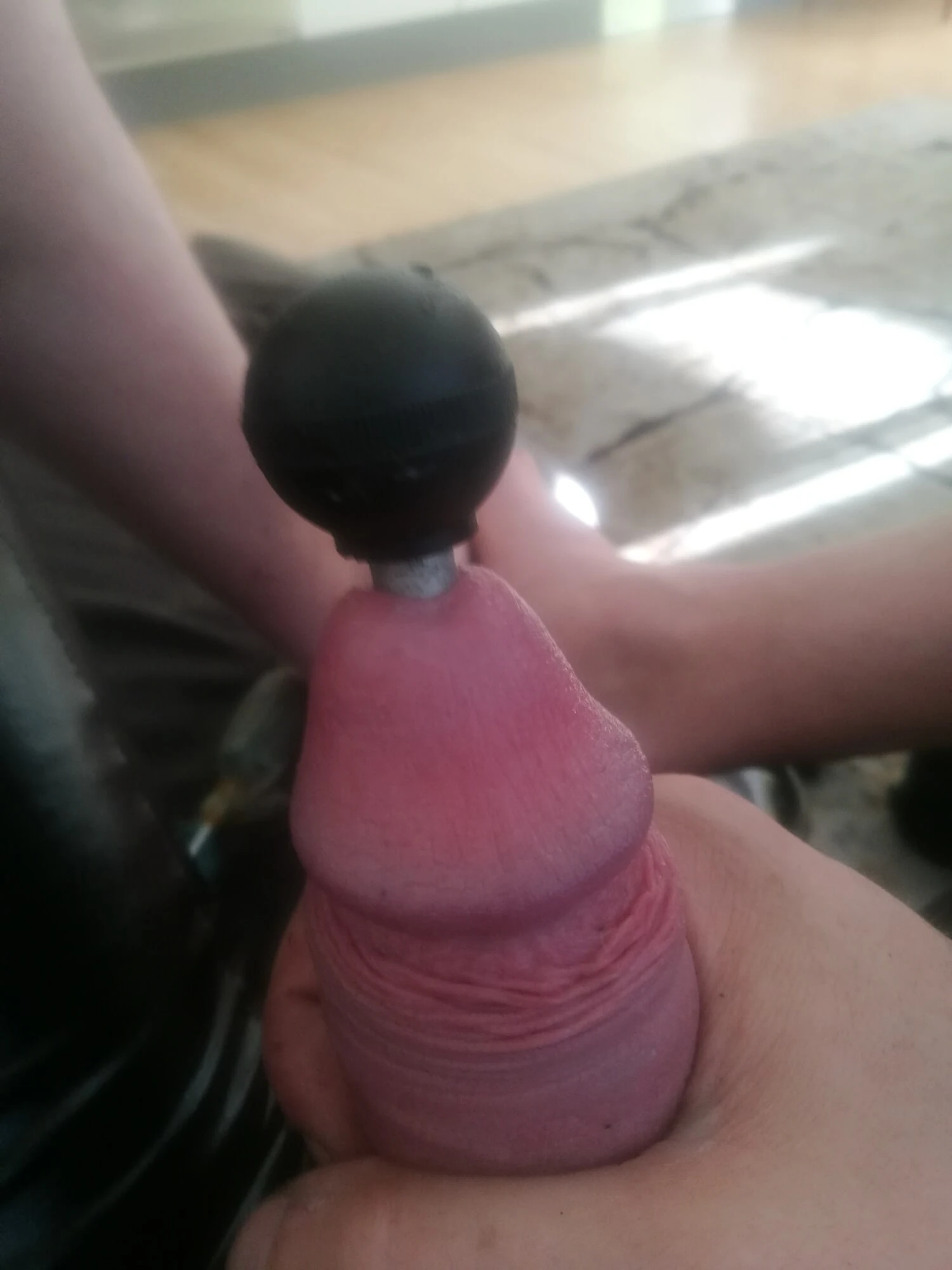 Hold it big