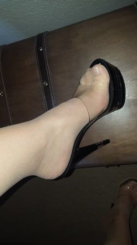 Barefeet ++ High Heels + + Nylons #9