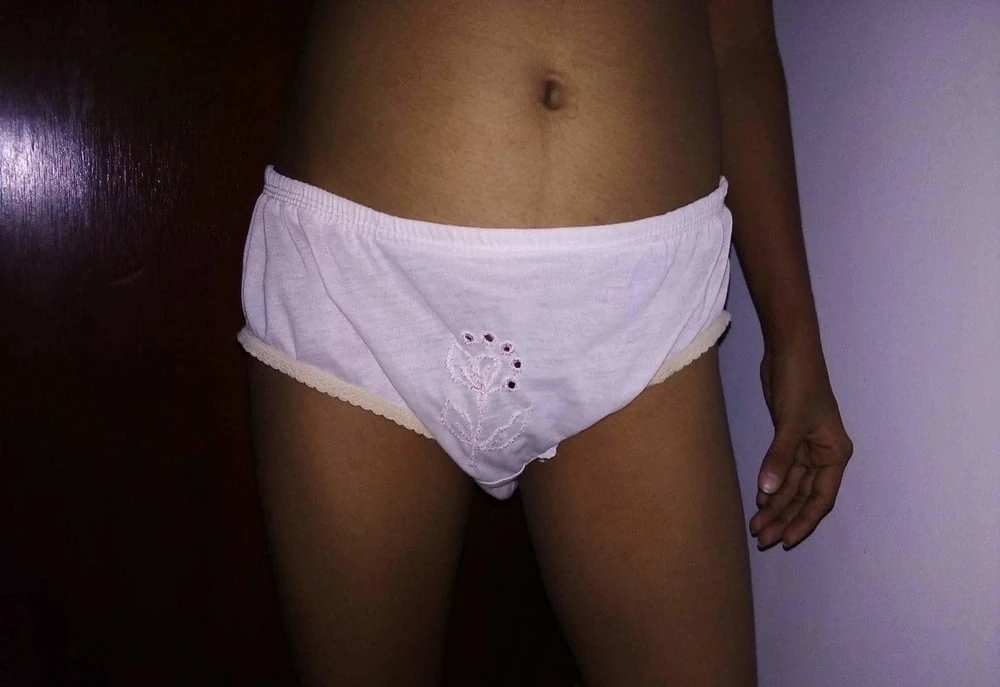 Sri lankan girl wet fingers  #44