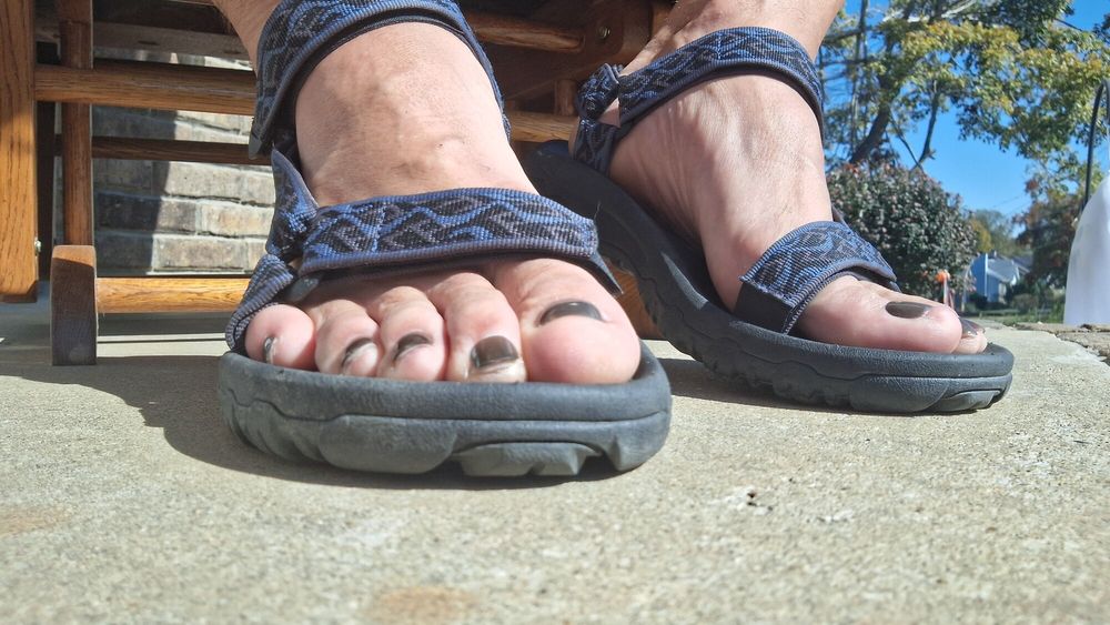 My feet and Pedicured toes #30