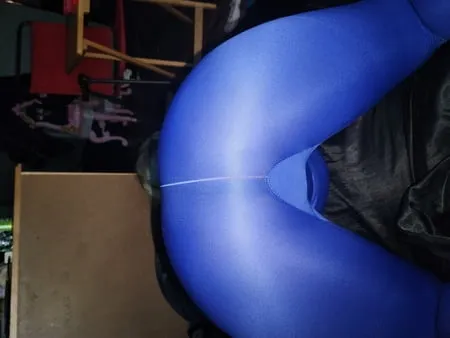 thin blue leggings         