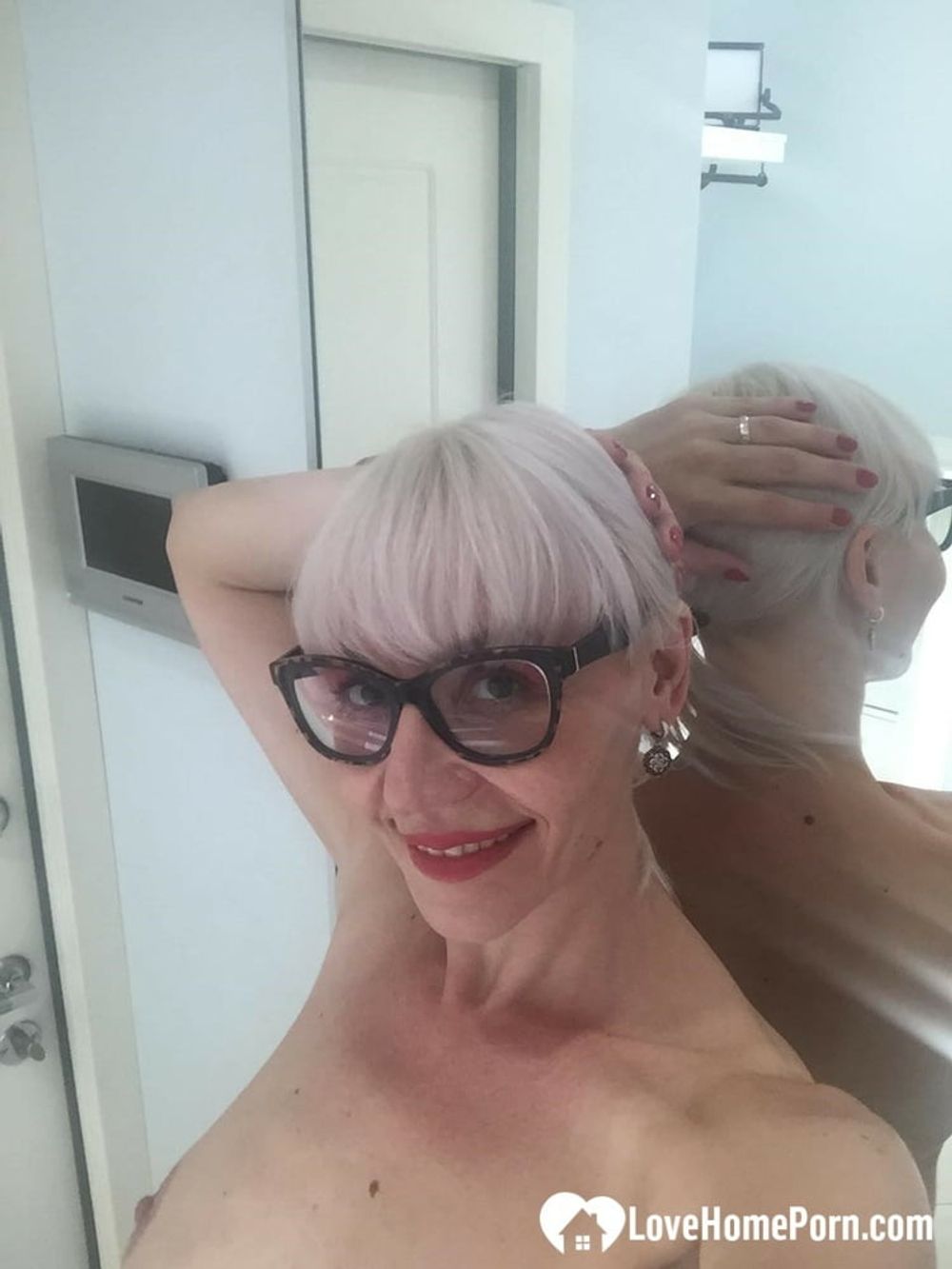 Blonde MILF with glasses teasing with nudes #34