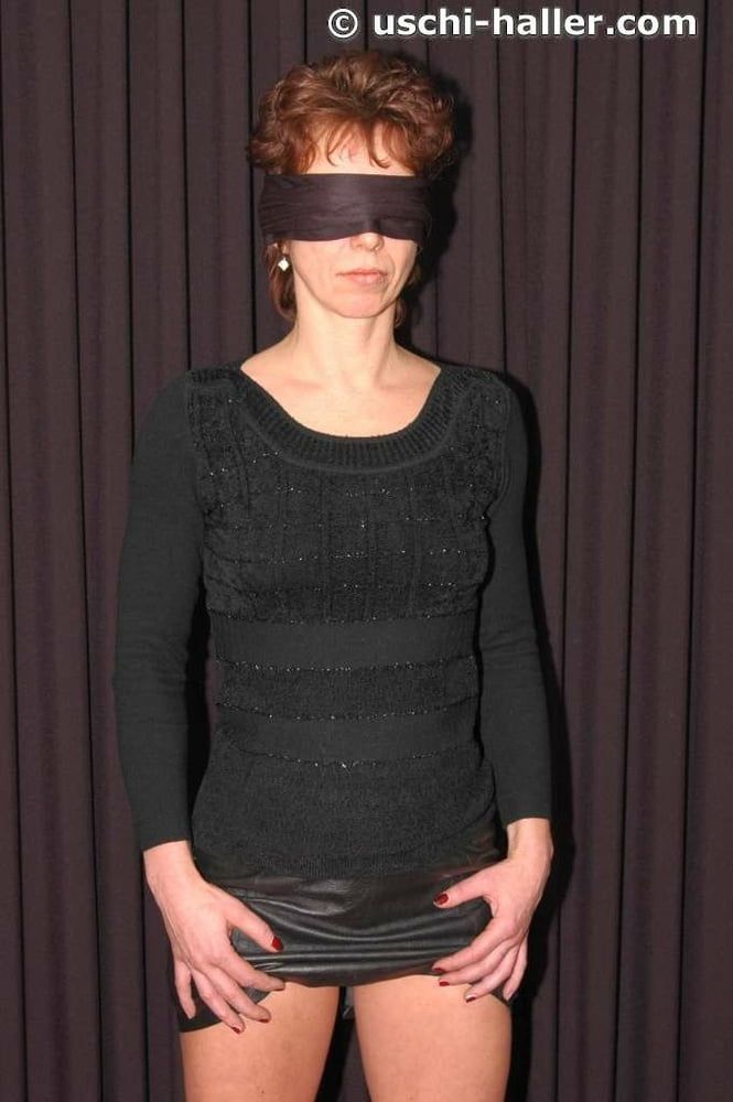 Photo shoot with the submissive MILF Angie blindfolded #7