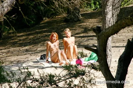 girls lesbian games on the beach in mallorca         