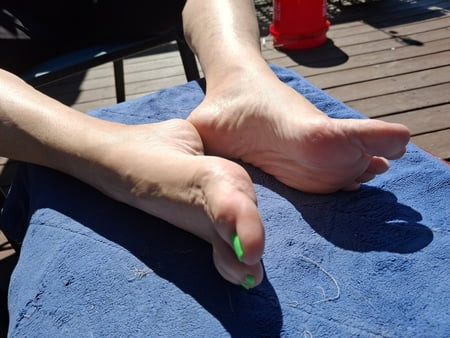 Sexy bare feet in the sun