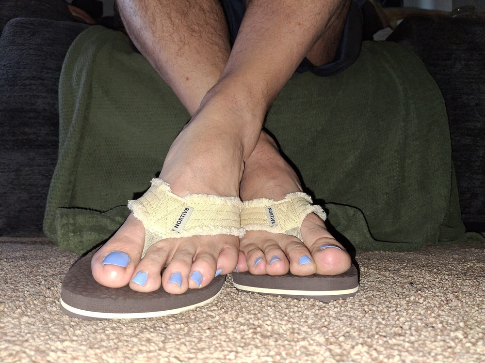 My painted toes while wearing flip flops #4