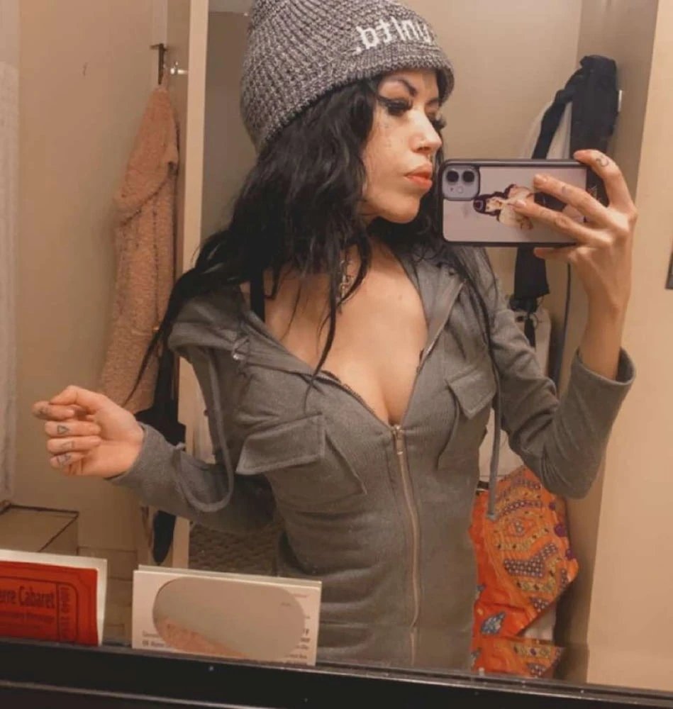Moi  #8
