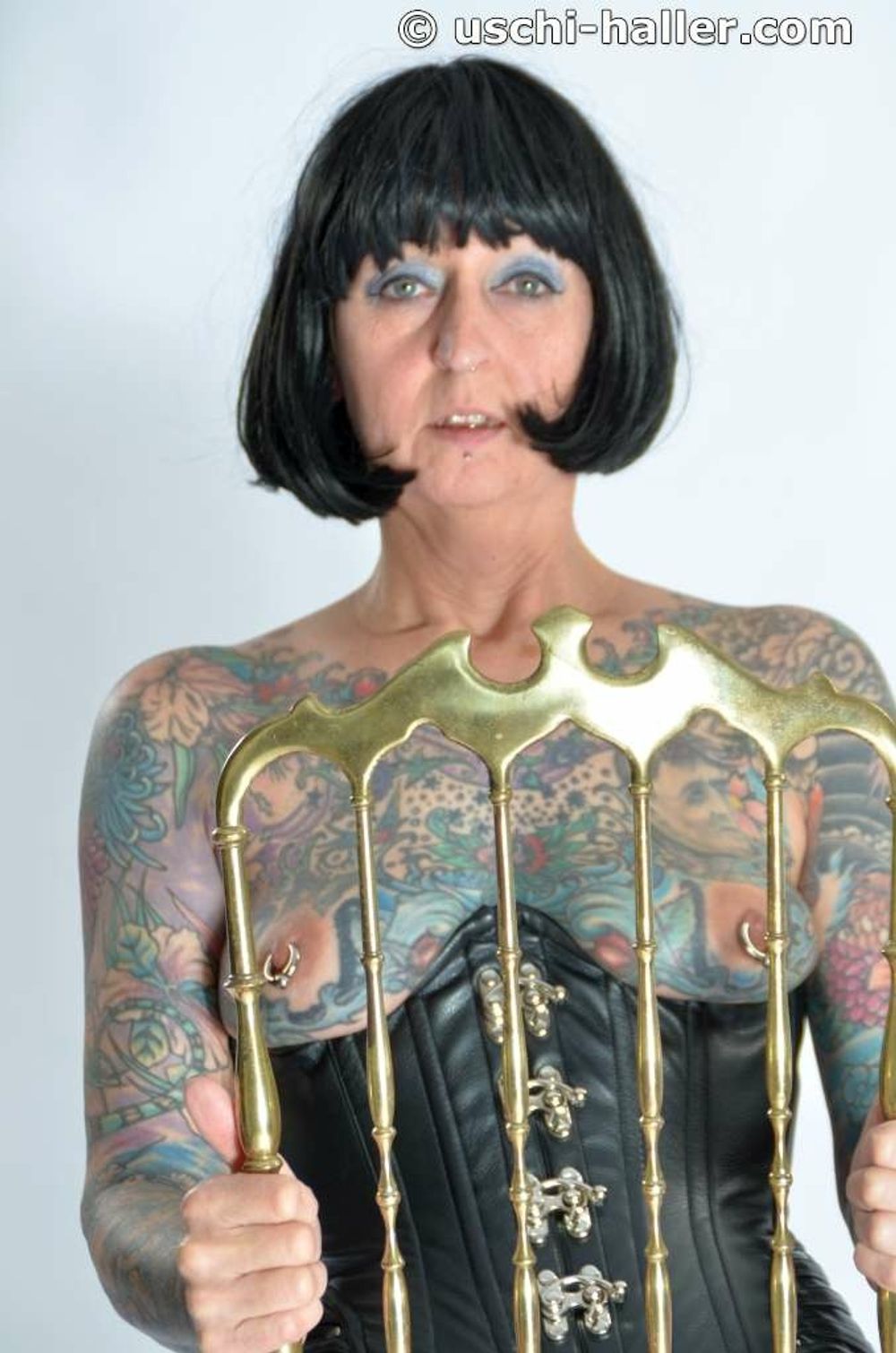 Photo shoot with full body tattooed MILF Cleo - 2 #24