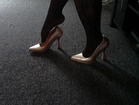 gold pumps        