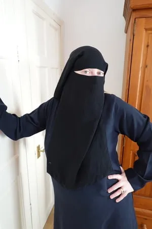 pale skin milf in burqa and niqab and high heels         