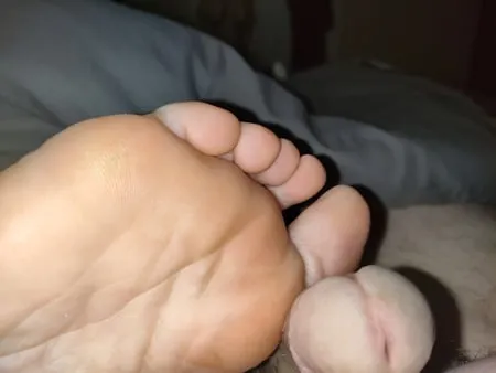 amateur milf evening foot tease         