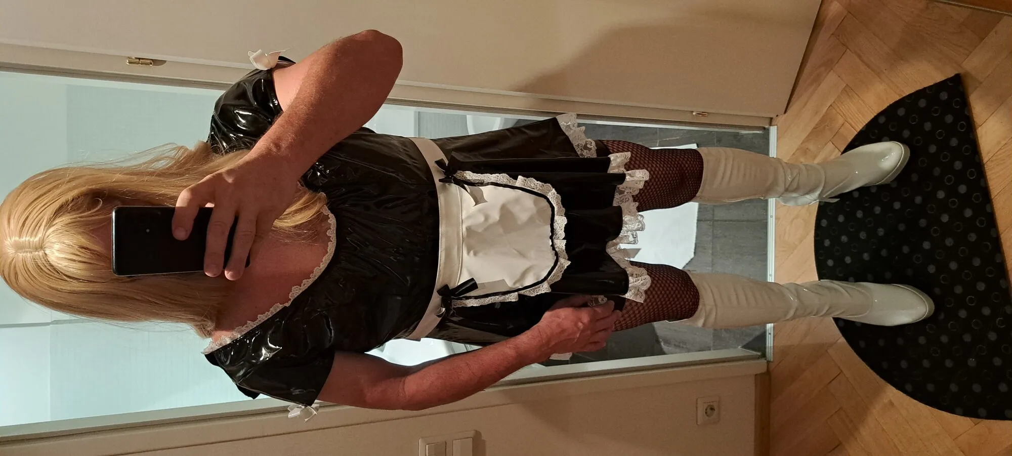 Kinky maid