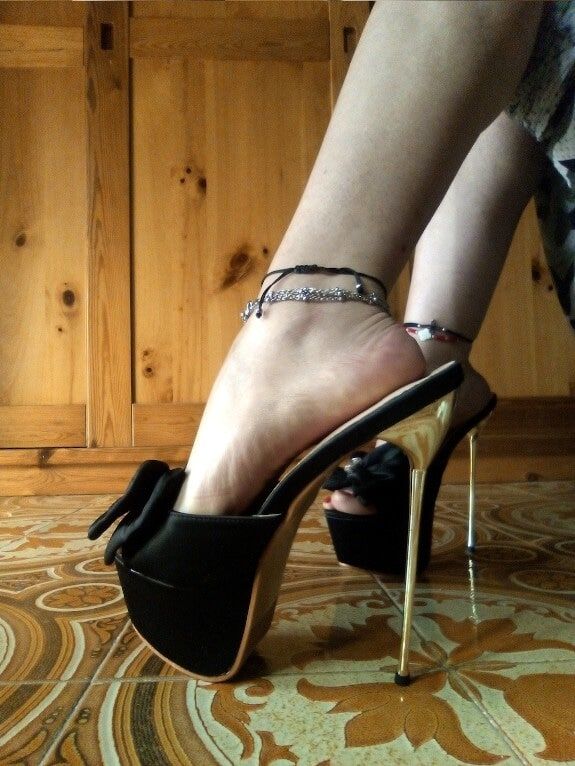 Sexy high heels and feet 💖 #3