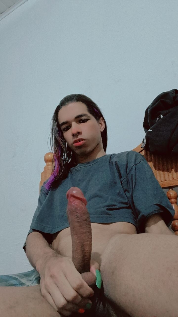 Novinho pelado garoto gay de calcinha femboy viadinho 
