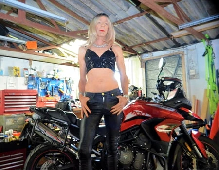     alesssia travestita on triumph tiger         