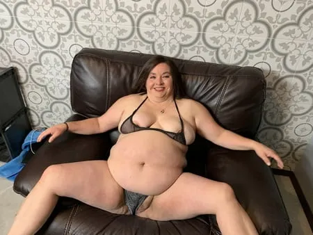 Sexy bbw stripping before sucking dick         