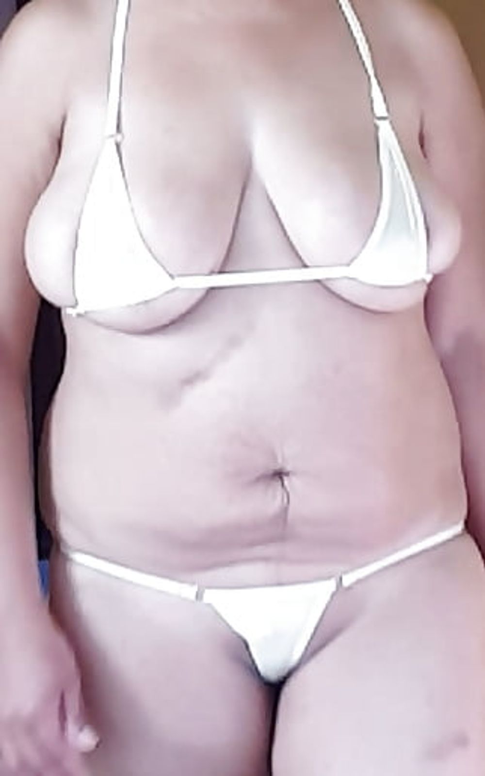 Microbikini beige. Who I look?