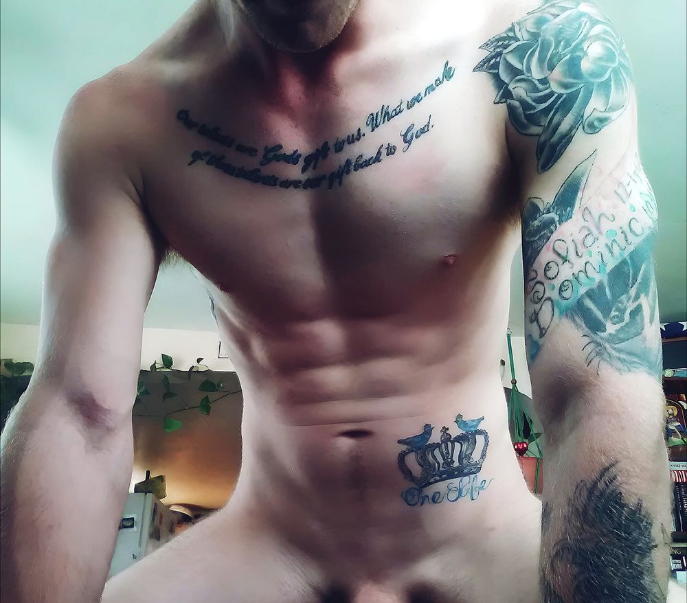 Solo male, muscular, tattoos, dad body. In shape and clshave #3