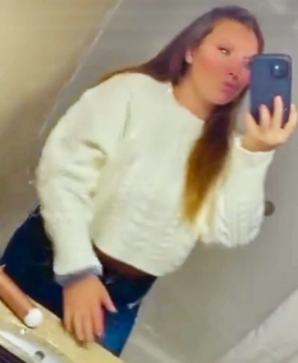 Photos of me in my white sweater and later fingering in it  #5