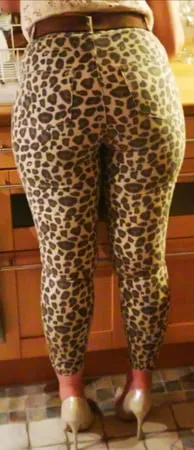 me in leopard leggins         