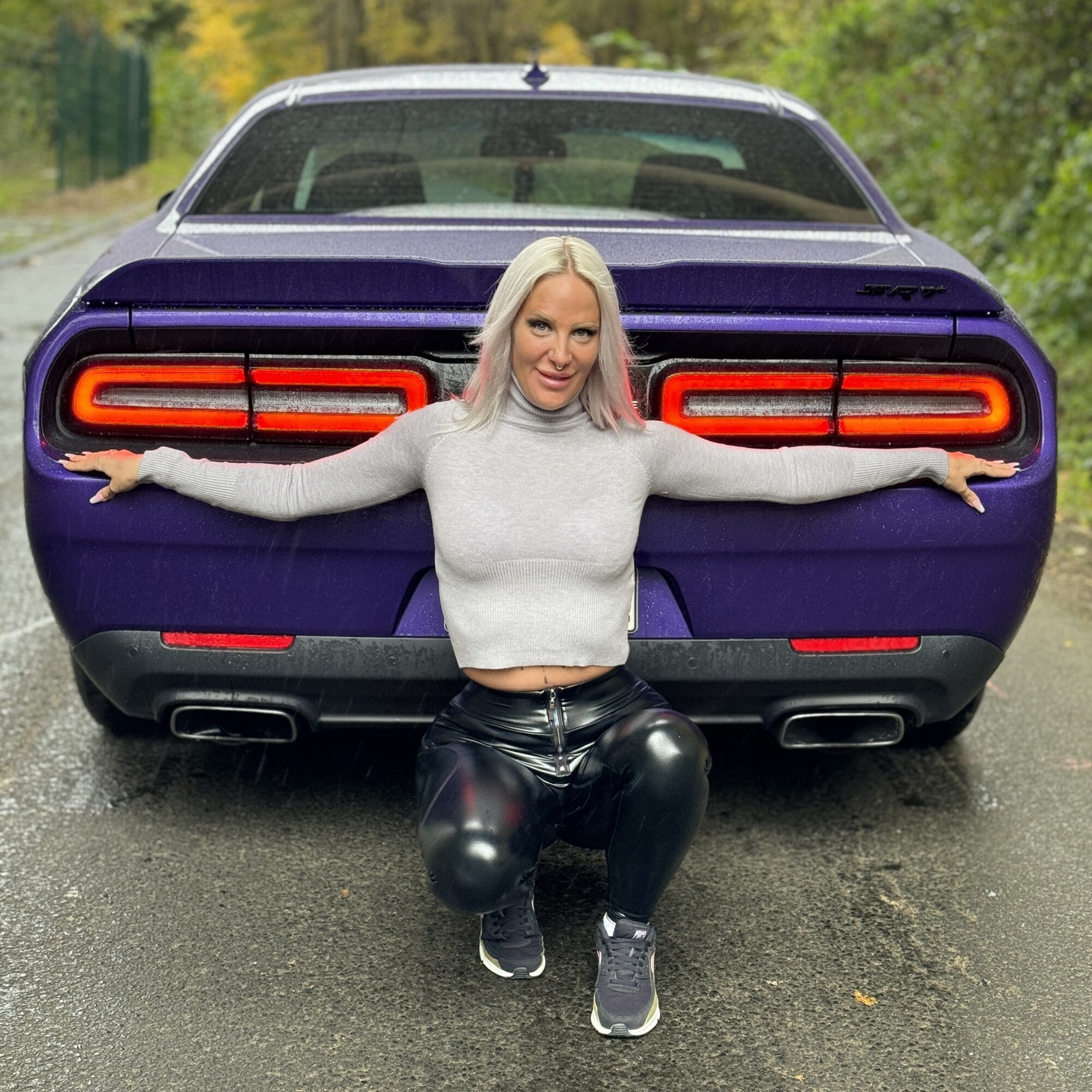 Car-Babe Vibes - Get those pistons firing!