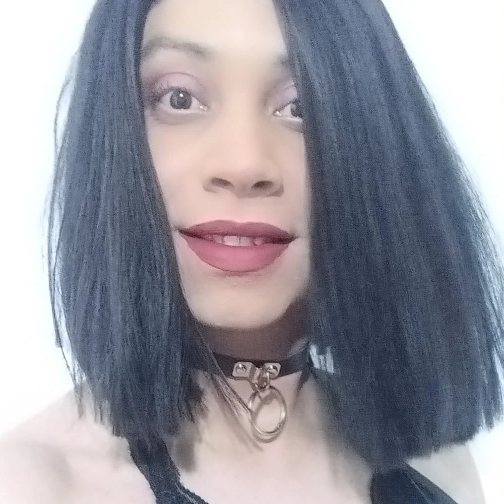 CDzinha de coleira como uma cadelinha...