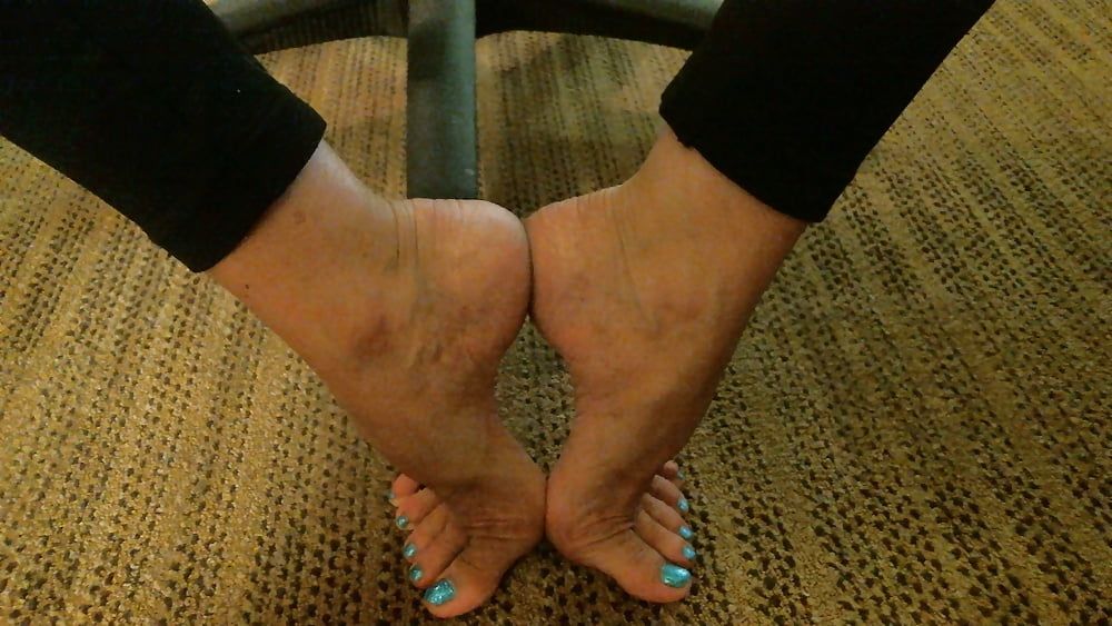 Closeups of goddesses feet #6