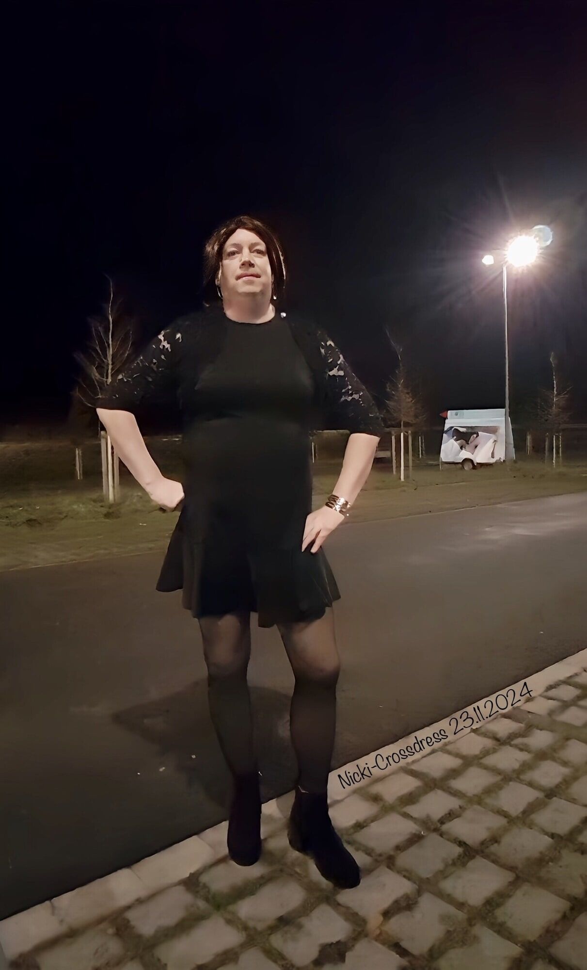 Nicki-Crossdress rijdt naar huis vanaf date ik