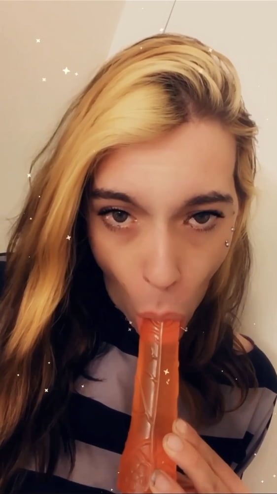 She Loves To Give Blowjobs