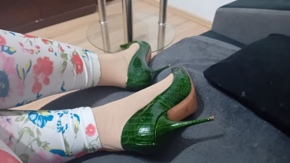 Crossdresser In Sexy Green Casadei Pointed Toe High Heels #19