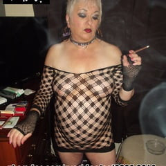 SLUT SHOWS HERSELF 
