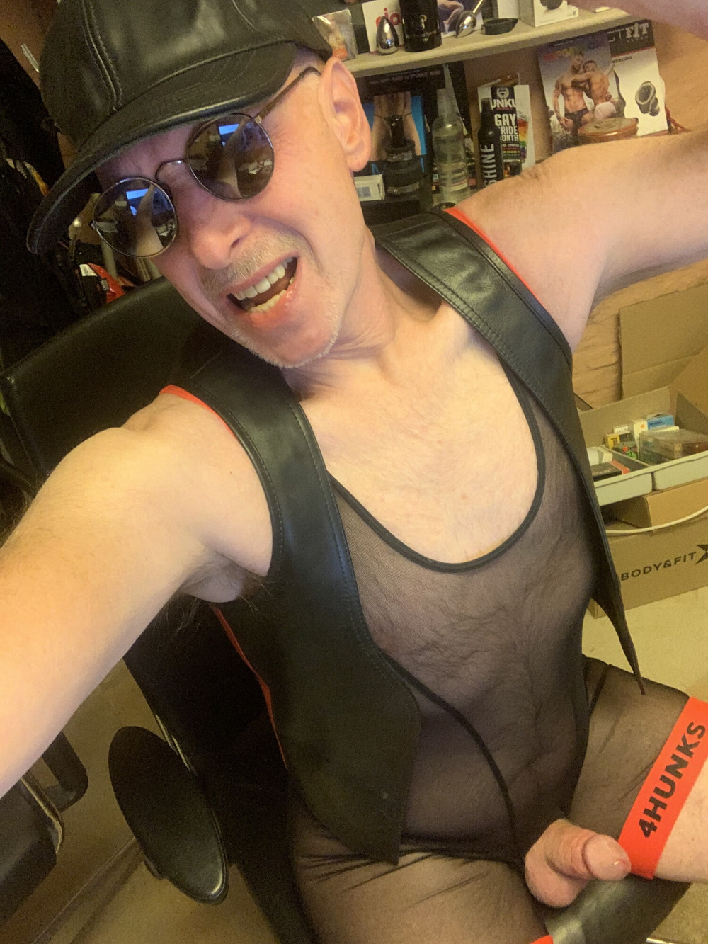 Le patron... le patron ose se montrer... nu ! #9