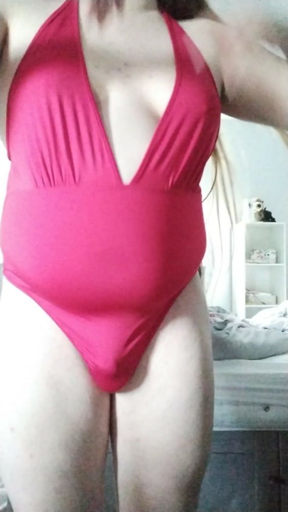 My enormous BBW curves in a sexy red singlet!