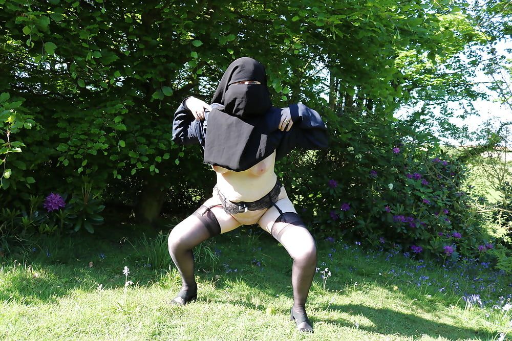 Muslim Burqa Niqab suspenders Outdoors Flashing  #55