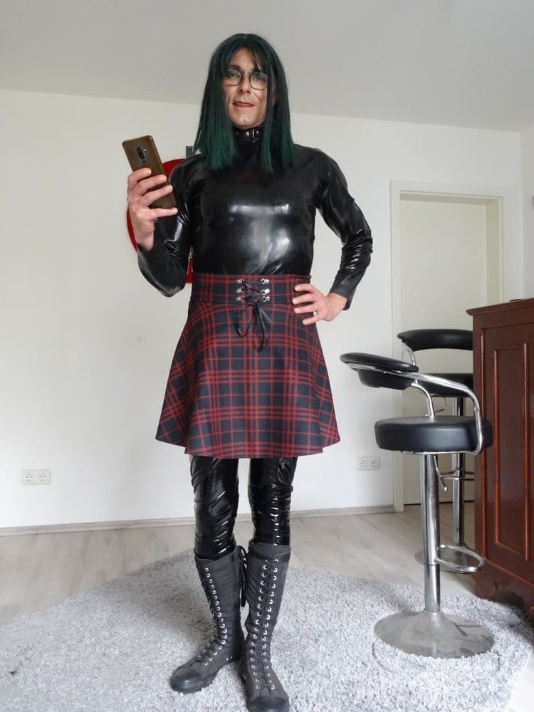 Davine in Sissy Latex Outfit