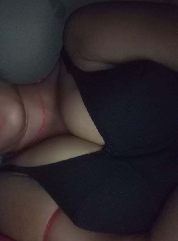 Mon copain m'a acheté un nouveau soutien-gorge, alors je l'ai enfilé pour lui montrer